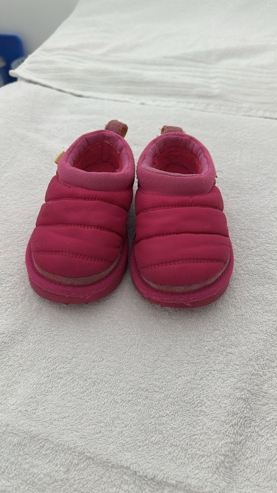 Ugg roze slofjes, enkele keren gedragen maat 25, Ophalen of Verzenden, Zo goed als nieuw, Meisje, Schoenen
