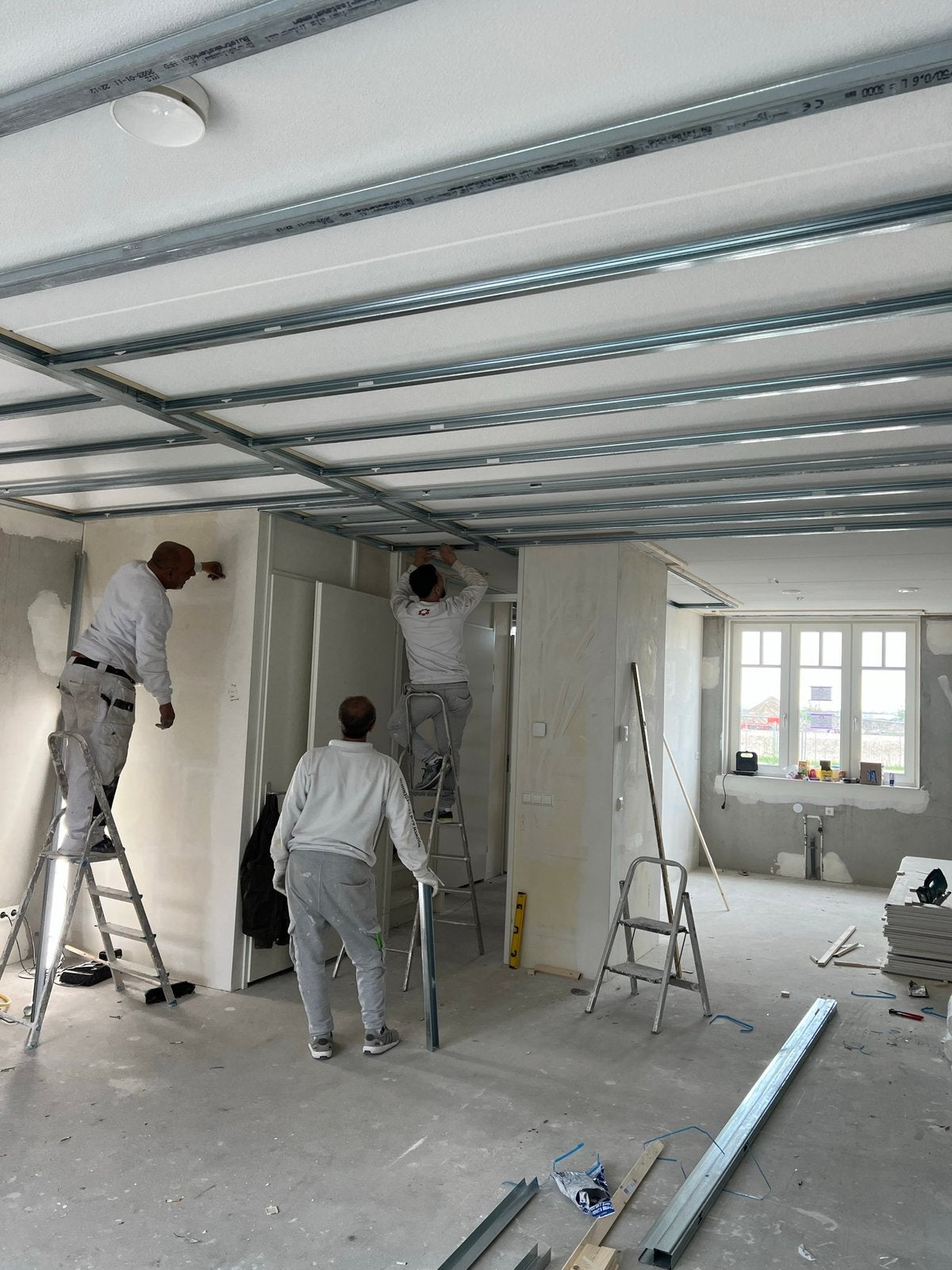 Verlaagd plafond - cinewall - koof stucwerk - schilderwerk, Garantie, Verbouw of Aanbouw