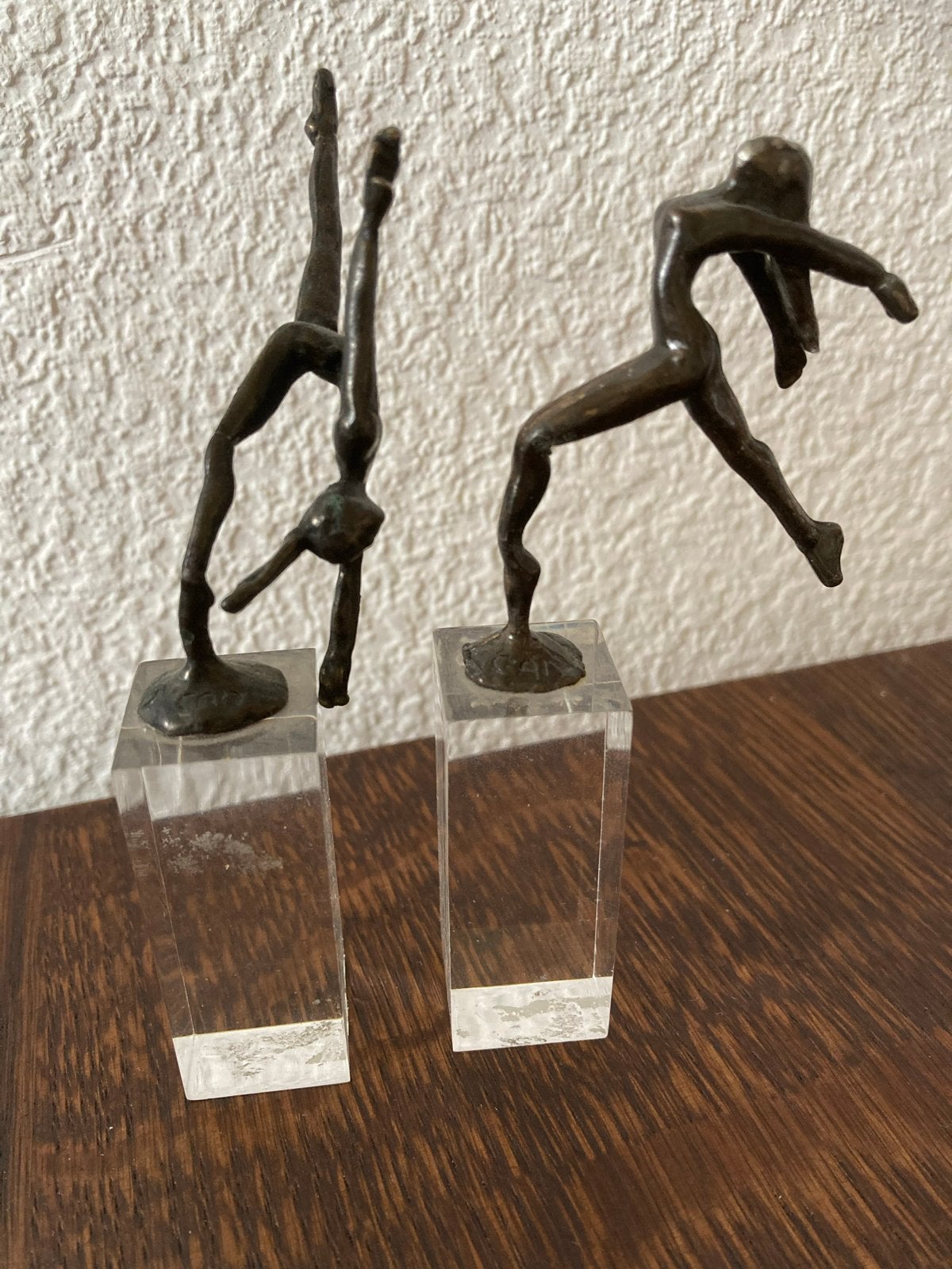2 miniatuur sculpturen van Corry Ammerlaan (11cm), Antiek en Kunst, Groep mensen, Minder dan 20 cm, Ophalen of Verzenden, Brons