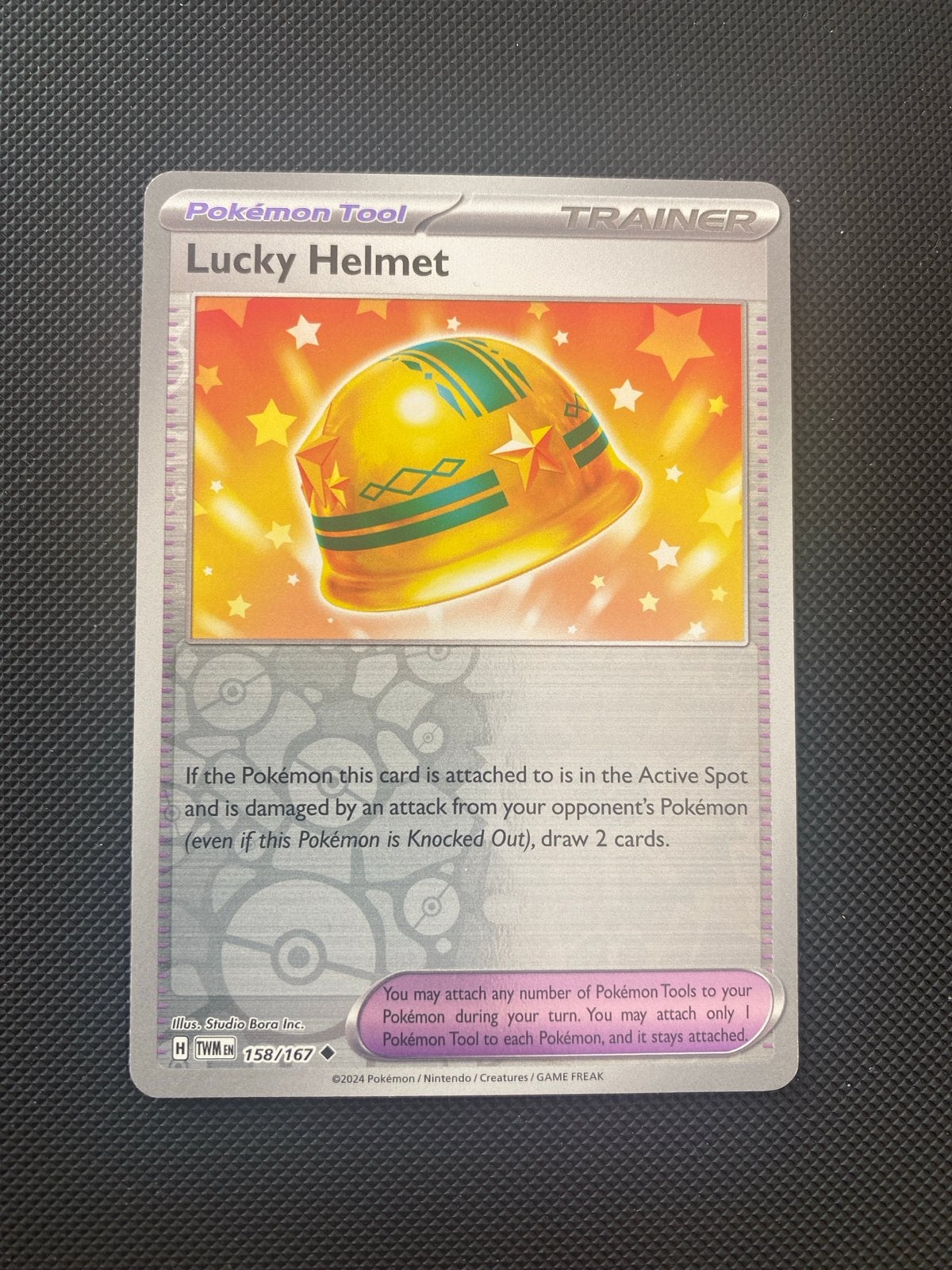 Lucky Helmet 158/167 Reverse Holo Twilight Masquerade, Ophalen of Verzenden, Zo goed als nieuw, Losse kaart, Foil