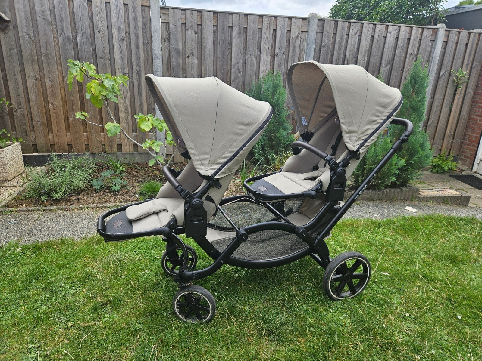 ABC Zoom Design Duowagen
Discussie in 'De babyuitzet, Kinderen en Baby's, Tweelingen en Meerlingen, Ophalen, Kinderwagen of Buggy