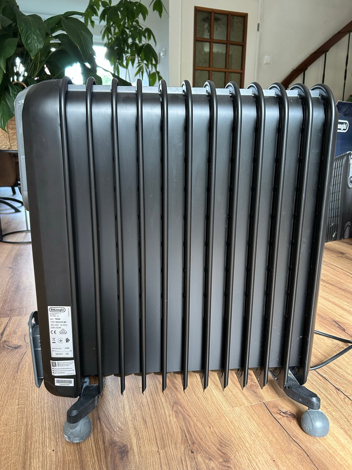 DELONGHI V551225BG Oliegevulde kachel Zwart, Ophalen, Oliekachel, Gebruikt, Elektrisch