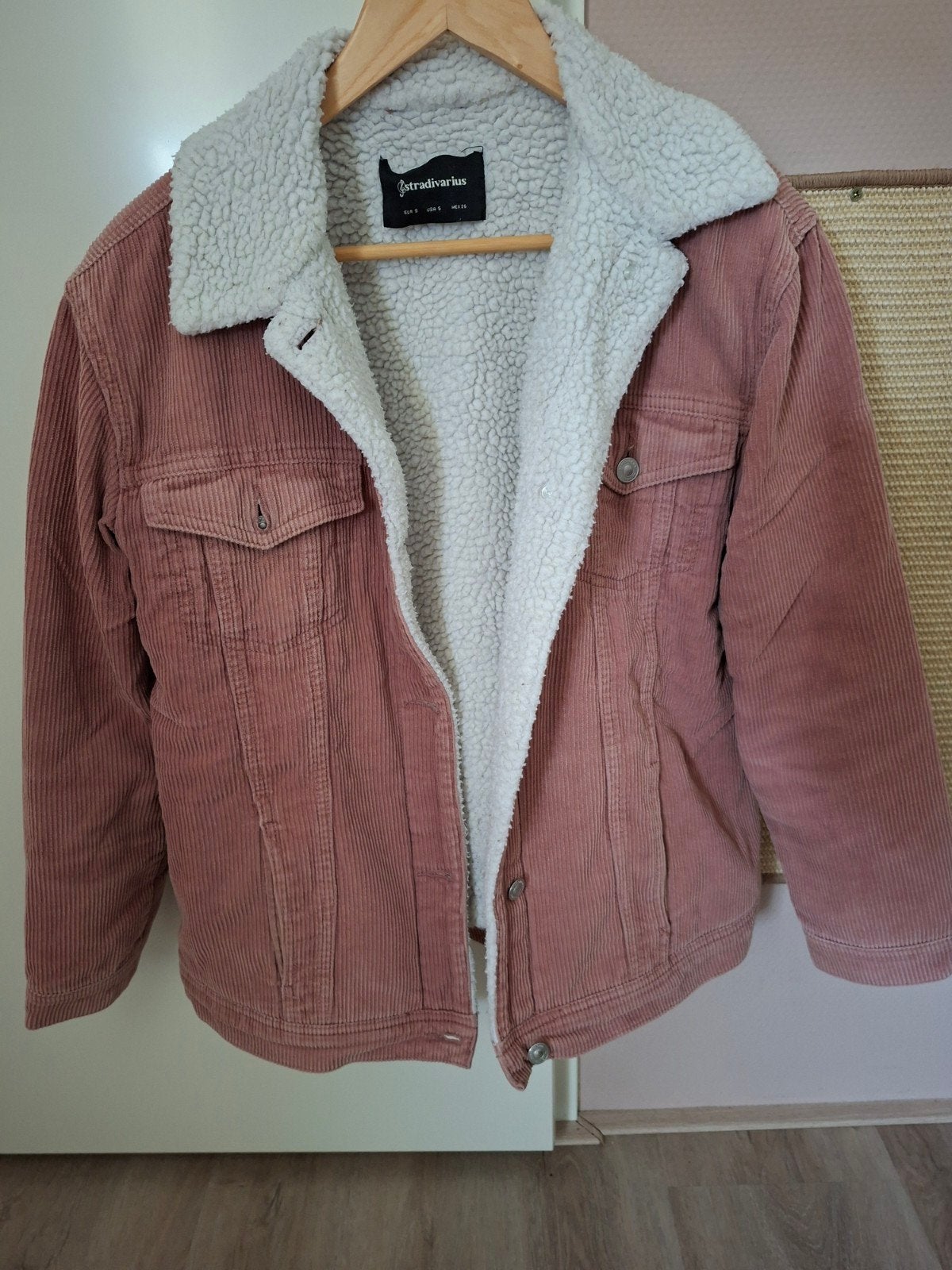 Stradivarius corduroy jas met teddy voering - Maat S, Stradivarius, Ophalen of Verzenden, Roze