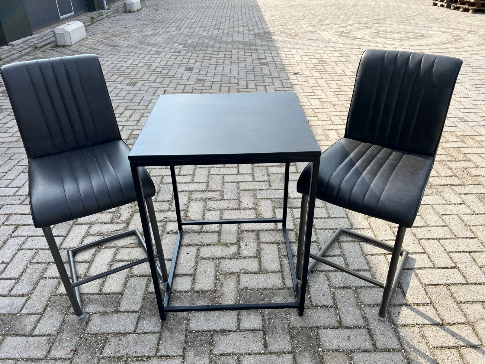 Bartafel met krukken, Huis en Inrichting, Barkrukken, 2 krukken, Ophalen of Verzenden, Zo goed als nieuw, 60 tot 90 cm