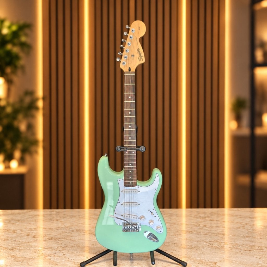 Squier CV 50s Strat HT MN PPG SFG Gitaar Squier Affinity, Fender, Zo goed als nieuw, Support@fender.com, 17600 Catalina Street
Los Angeles, CA 90746
USA