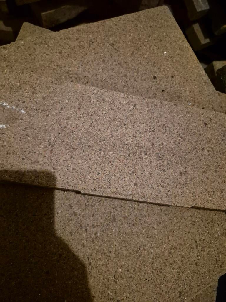 Gratis tegels 50 bij 50 en 6 cm dik met rubber dop, Ophalen, Gebruikt, Beton, Terrastegels