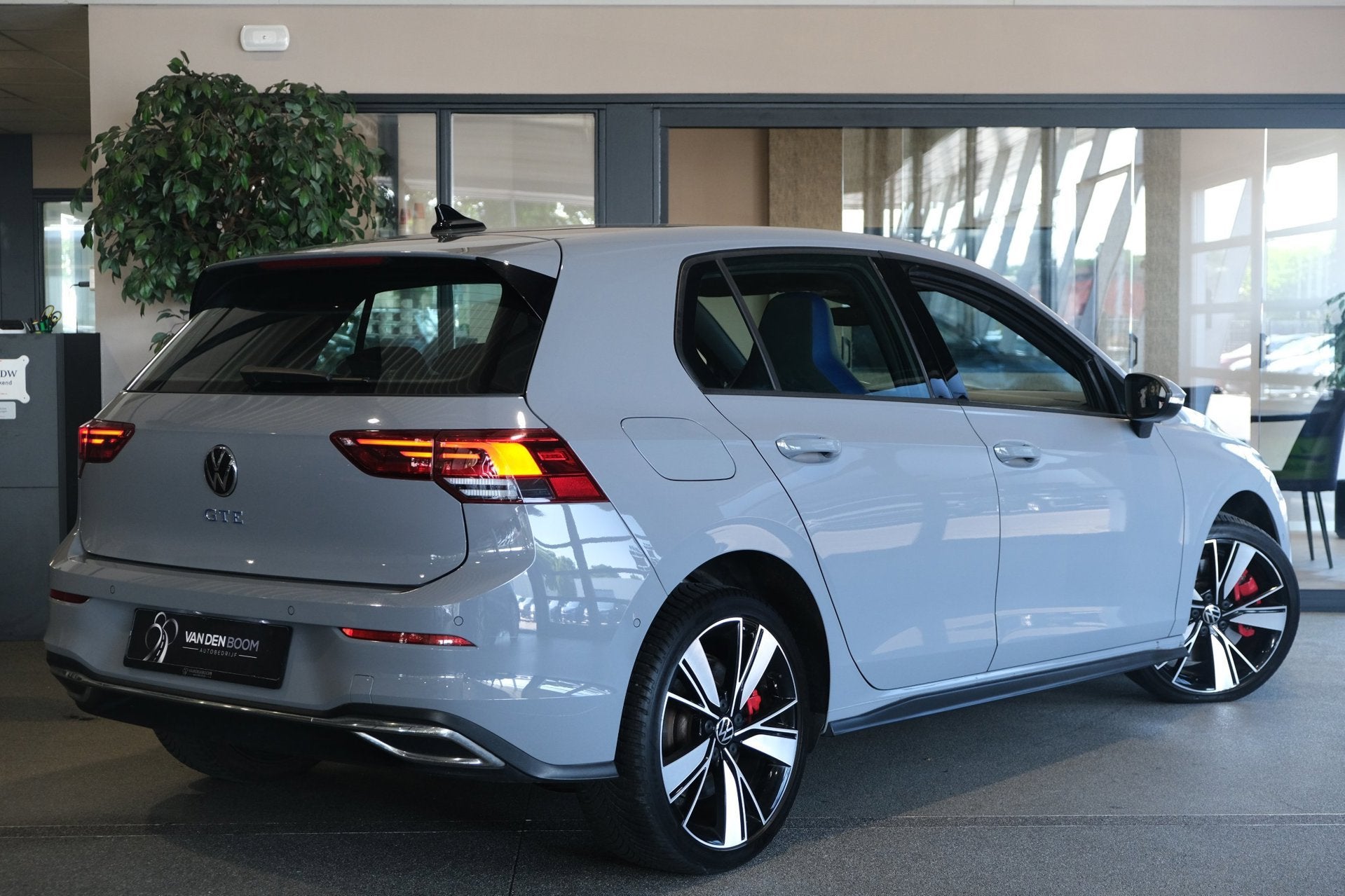Volkswagen Golf 8 1.4 eHybrid GTE 245PK Led Trekhaak HuD ACC, 1624 kg, Gebruikt, 4 cilinders, Grijs