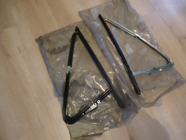 Klapraam frame links en Rechts Golf 1 /Caddy 1 NOS  Nieuw, Ophalen of Verzenden, Nieuw, Volkswagen