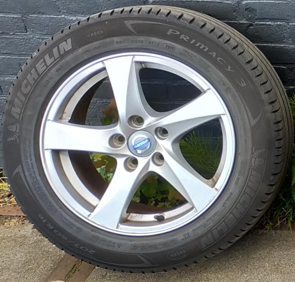 Koopje: Volvo velgen met APK gekeurde banden, Auto-onderdelen, Banden en Velgen, Gebruikt, 16 inch, Banden en Velgen, All Season