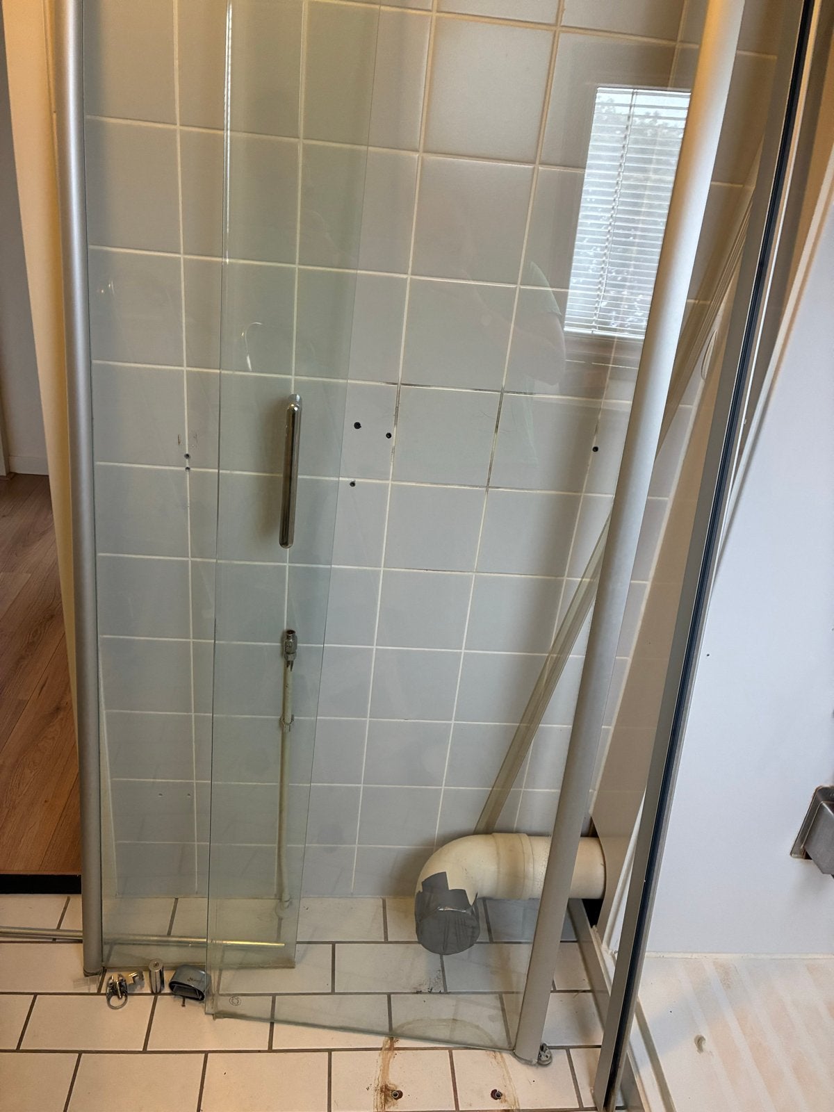 Douchescherm 60 cm vast en 35 cm draaiend deel, Ophalen, Gebruikt, Toilet
