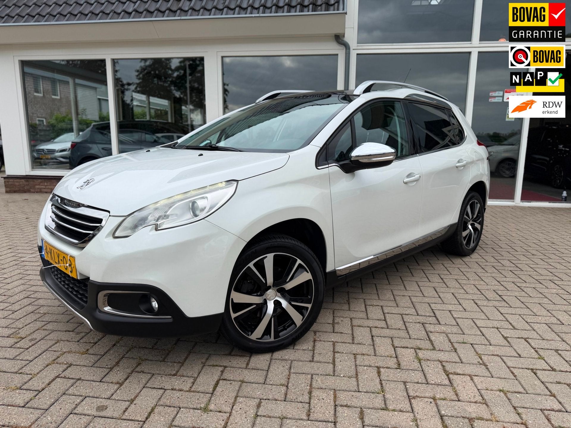 Peugeot 2008 1.6 VTi Féline Sports/ Pano/ Leder/ Navigatie/, Auto's, Voorwielaandrijving, Euro 5, Gebruikt, 1270 kg