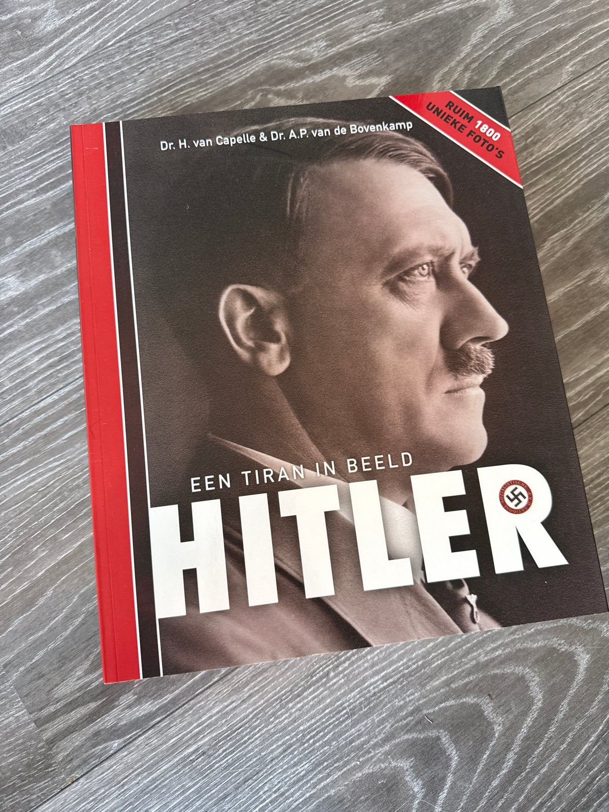 Hitler: Een Tiran in Beeld - Fotobiografie, Ophalen of Verzenden, 20e eeuw of later, Zo goed als nieuw