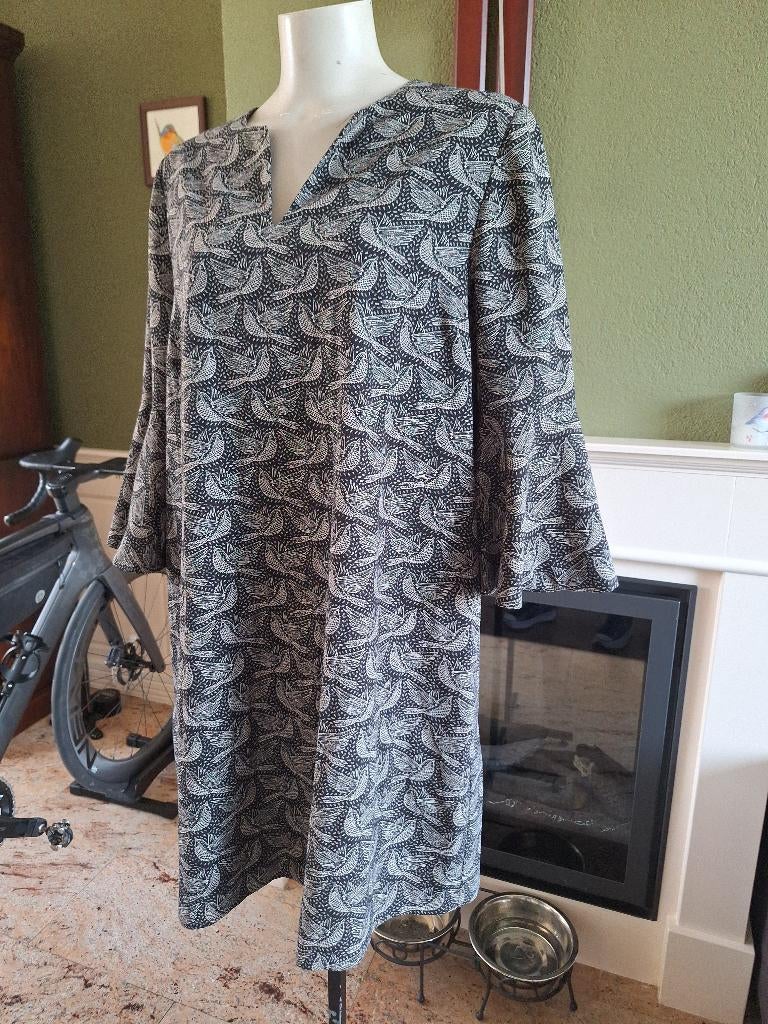 Essentiel Antwerp zwarte crème vogel jurk 40, Kleding | Dames, Jurken, Maat 38/40 (M), Zwart, Ophalen of Verzenden, Zo goed als nieuw