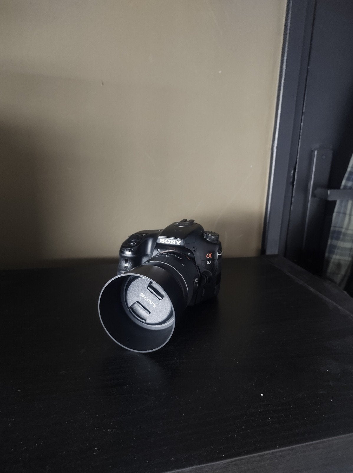 Sony alpha SLT-A57 met 18-55mm kit lens, Spiegelreflex, Ophalen of Verzenden, Accu, Sony