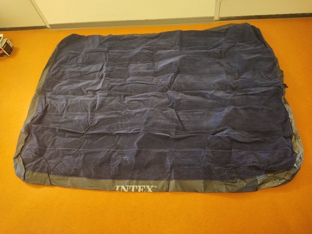 Intex luchtbed + elektrische pomp 12V/230V, Ophalen, Zo goed als nieuw, 2-persoons