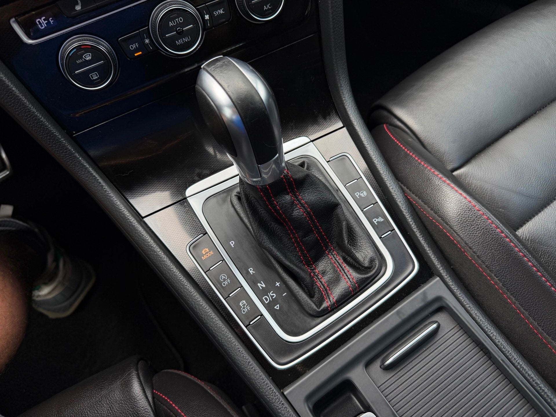Volkswagen GOLF 2.0 TSI GTI Performance Aut/Leer/Carplay/Sou, Gebruikt, Euro 6, 4 cilinders, 1984 cc