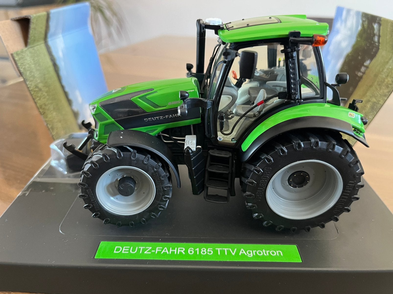 Deutz Fahr 6185 TTV Agrotron tractor Weise Toys 1053 Nieuw, Ophalen of Verzenden, Nieuw, Tractor of Landbouw, Overige merken