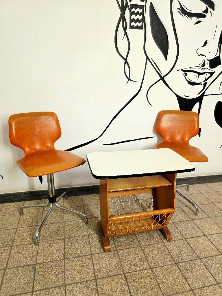7735: Rare 1950s Mid-Century Newspaper Rack / Side Table, Gebruikt, 50 tot 100 cm, Ophalen of Verzenden, Overige vormen