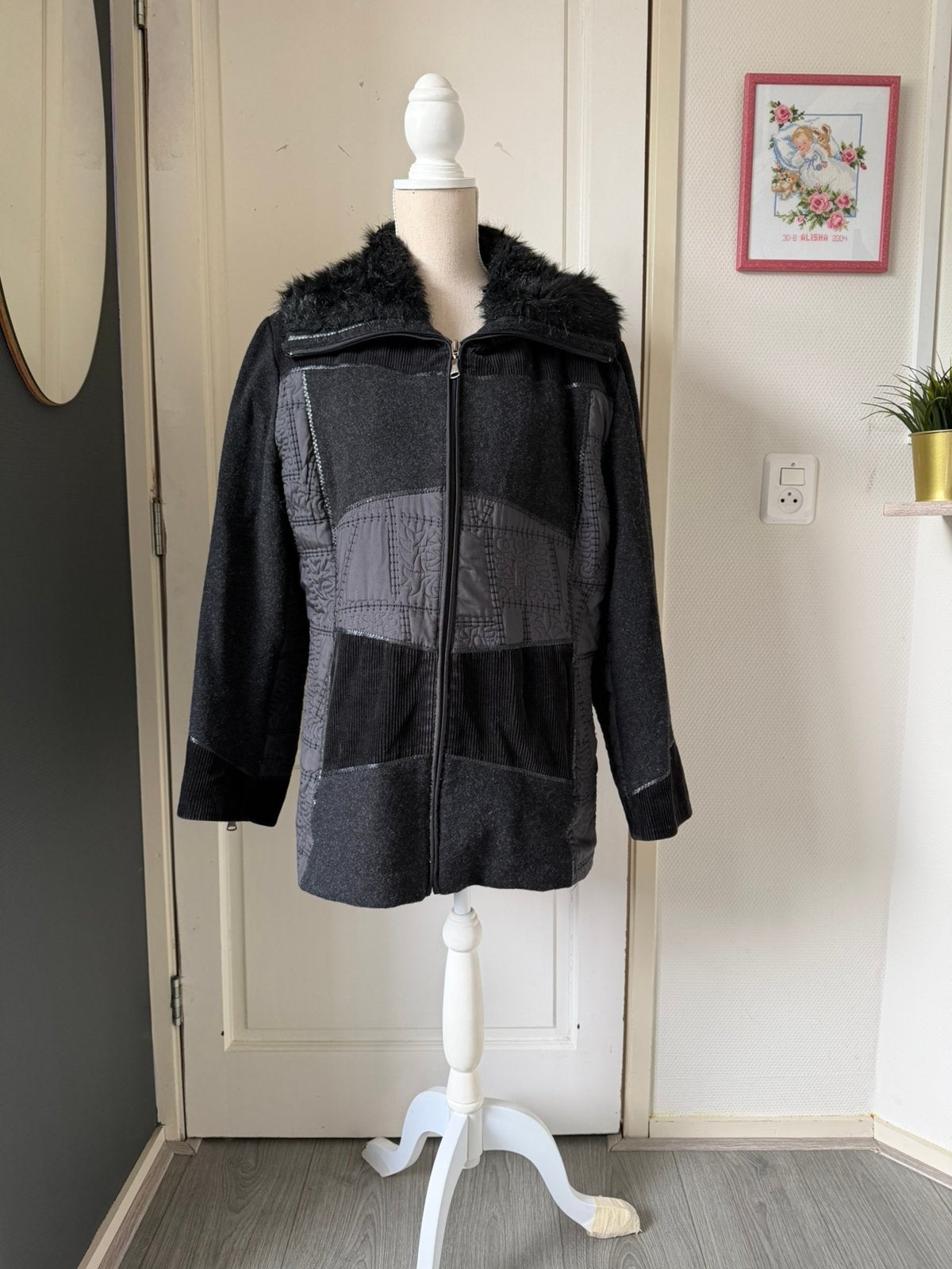 Stoere zwarte/grijze jas met imitatiebont Concept UK Maat 46, Ophalen of Verzenden, Zo goed als nieuw, Maat 46/48 (XL) of groter