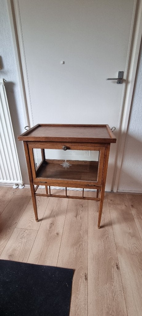 Antieke houten theetafel met vitrine en dienblad, Antiek en Kunst, Ophalen