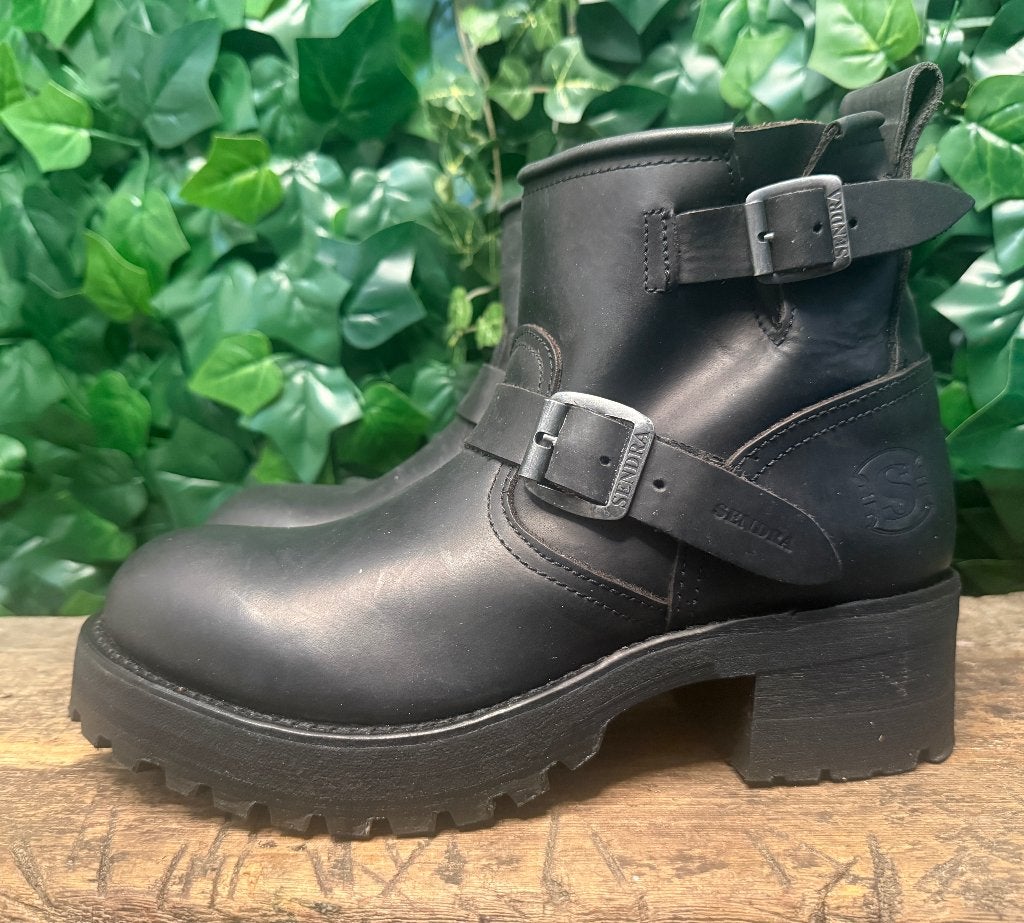 geweldig mooie vintage plateau boots van Sendra maat 42, Sendra, Zwart, Boots, Nieuw