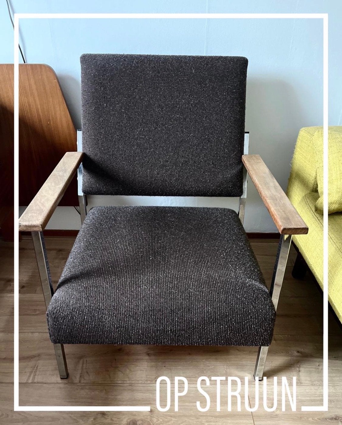 Vintage fauteuil met houten armleuningen en metalen frame, Ophalen, Gebruikt, Bruin, Eén