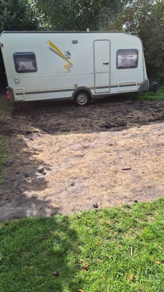 KNAUS 450 met Mover en complete voortentuitrusting, Rondzit, Particulier, Vast bed, 4 tot 5 meter