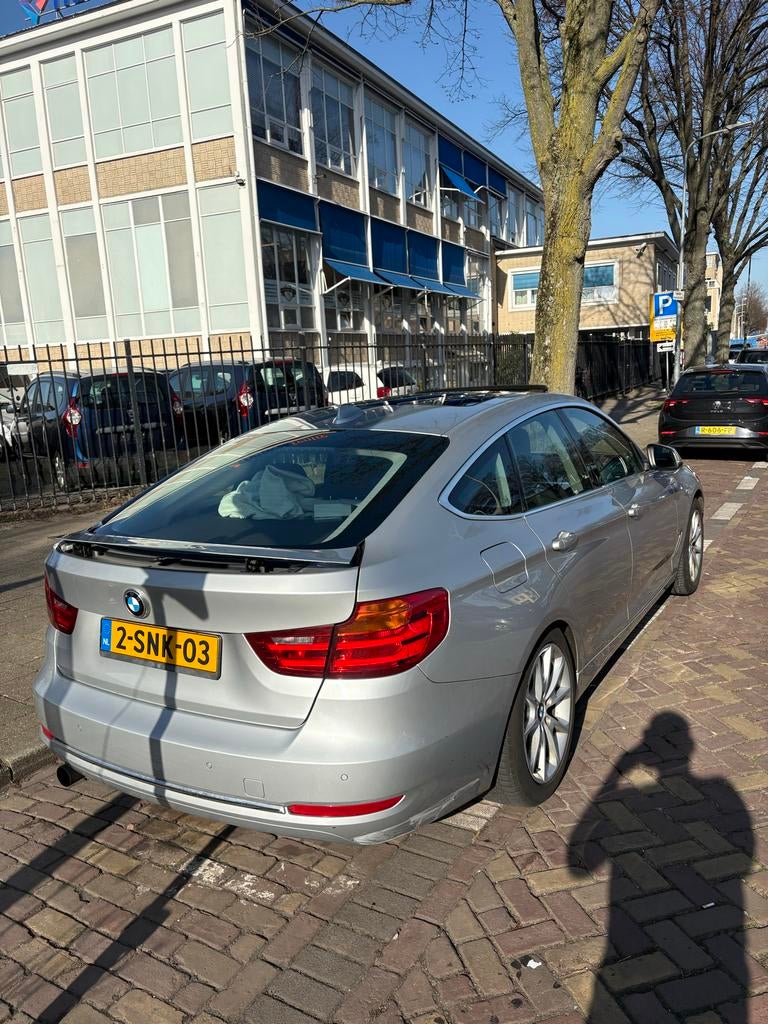 BMW 3-Serie GT 320I Aut8 2013 Grijs, Auto's, Achterwielaandrijving, 4 cilinders, 1535 kg, Particulier