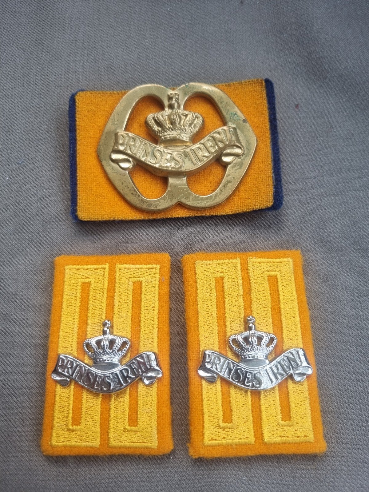 setje garde Fuseliers Prinses Irene (natosluiting), Ophalen of Verzenden, Landmacht, Nederland, Embleem of Badge