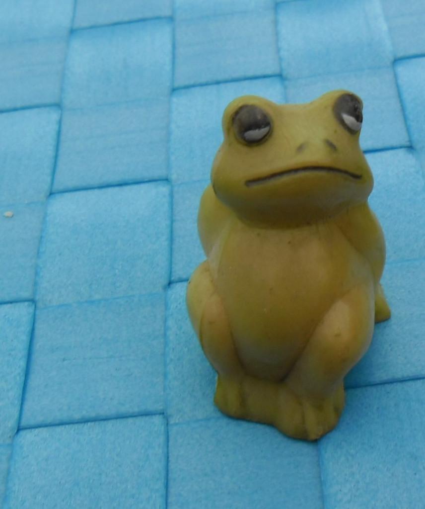 mini kikker, Verzamelen, Dierenverzamelingen, Ophalen of Verzenden, Gebruikt, Reptiel of Amfibie, Beeldje of Figuurtje