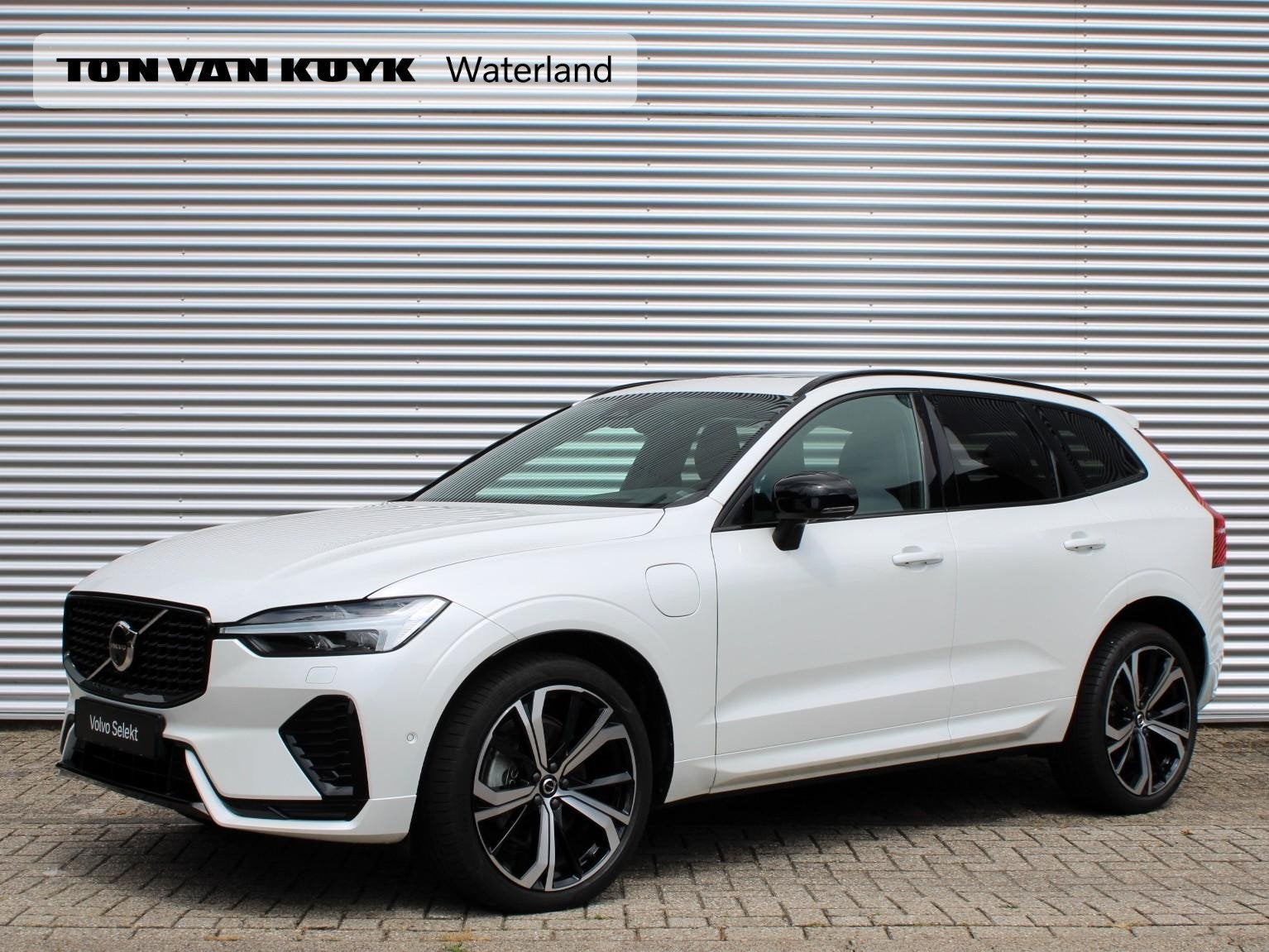 Volvo XC60 T6 AWD Plug-in hybrid Ultra Dark Automaat / Panor, Auto's, Volvo, Stof, Gebruikt, 4 cilinders, 180 min