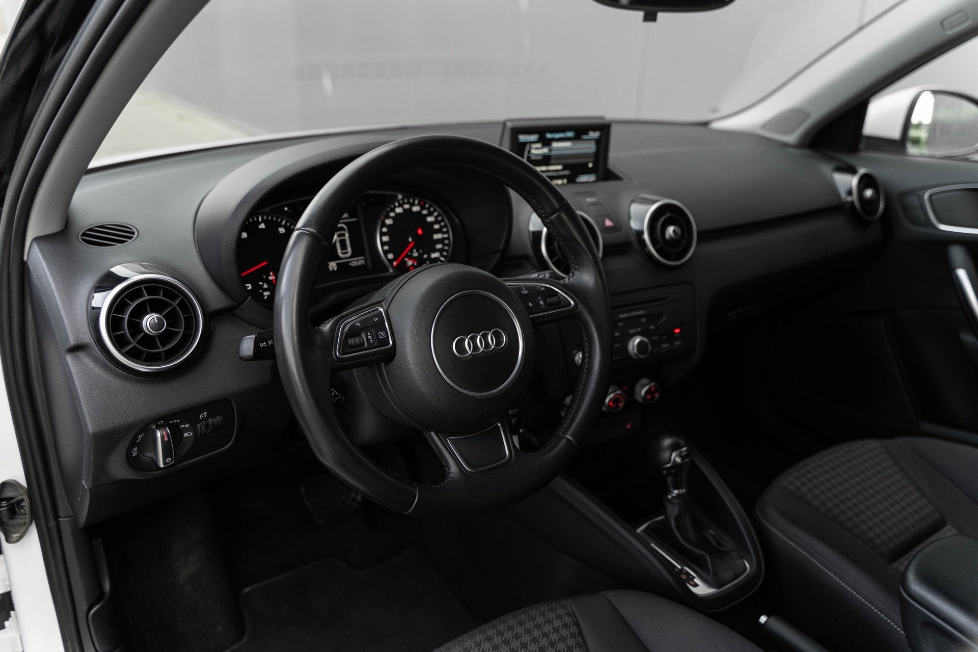 Audi A1 Sportback 1.4 TFSI 140pk Pro Line S AUTOMAAT/CRUISE, Stof, Zwart, 4 cilinders, 4 stoelen