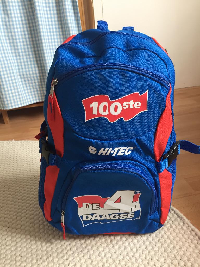 Nieuwe Hi-tec 2016 Nijmeegse Wandel Vierdaagse 100ste Rugtas, Ophalen of Verzenden, Nieuw, Overige merken, 30 tot 45 cm