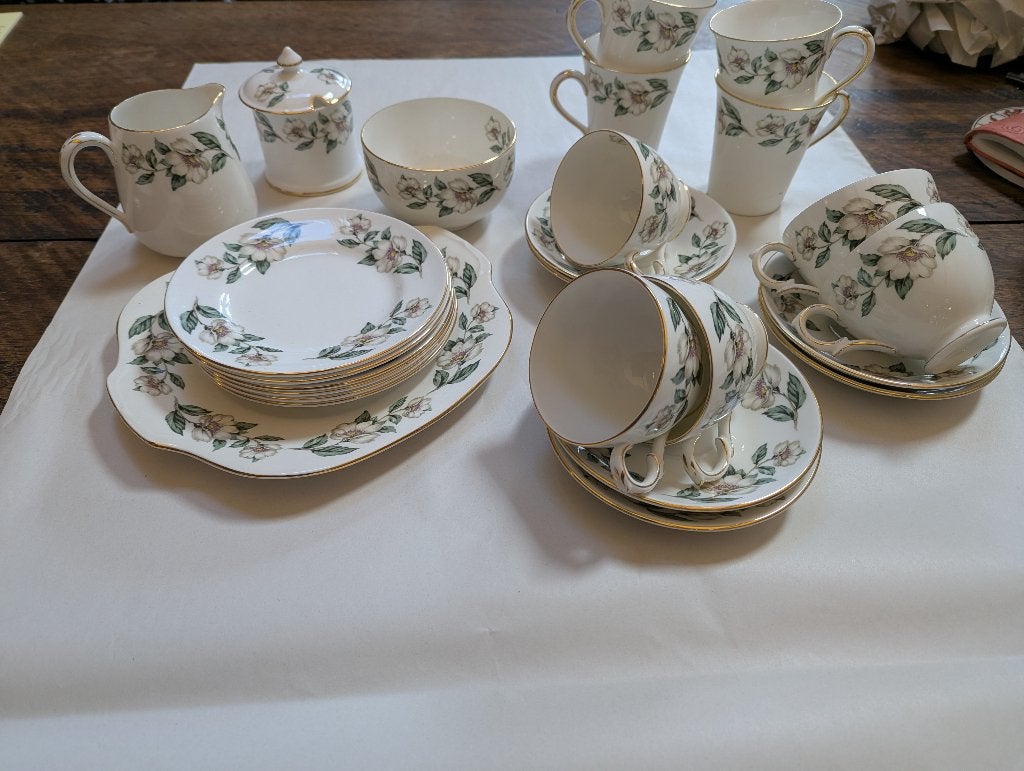 Authentiek Crown Staffordshire Servies – "Christmas Rose", Ophalen