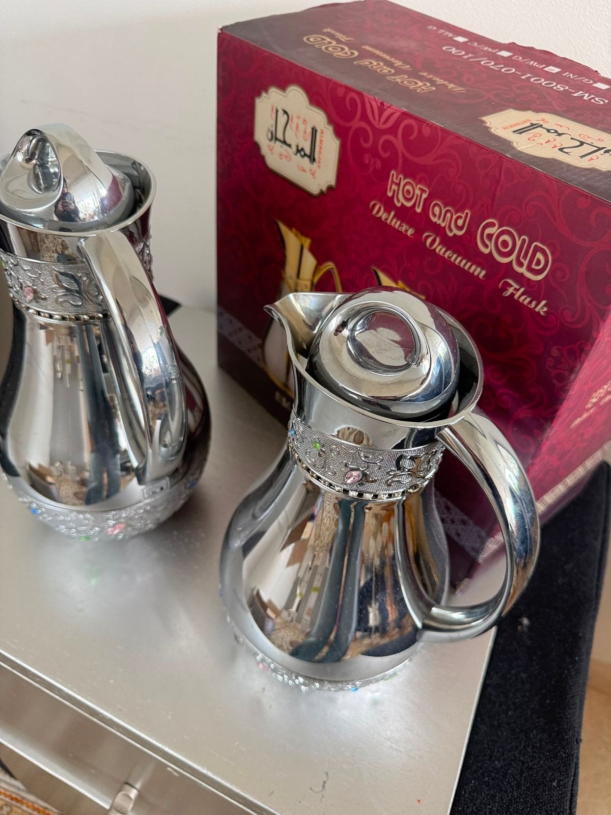 Twee nieuwe theekannen - Hot and Cold Deluxe Vacuum Flask, Theepot/fluitketel, Ophalen of Verzenden, Metaal, Nieuw