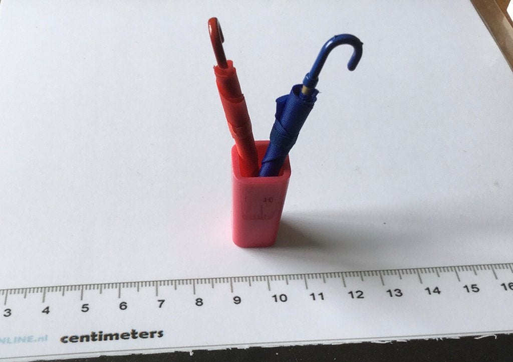 Poppenhuis miniaturen paraplu bak 197, Ophalen of Verzenden, Nieuw, Kunststof