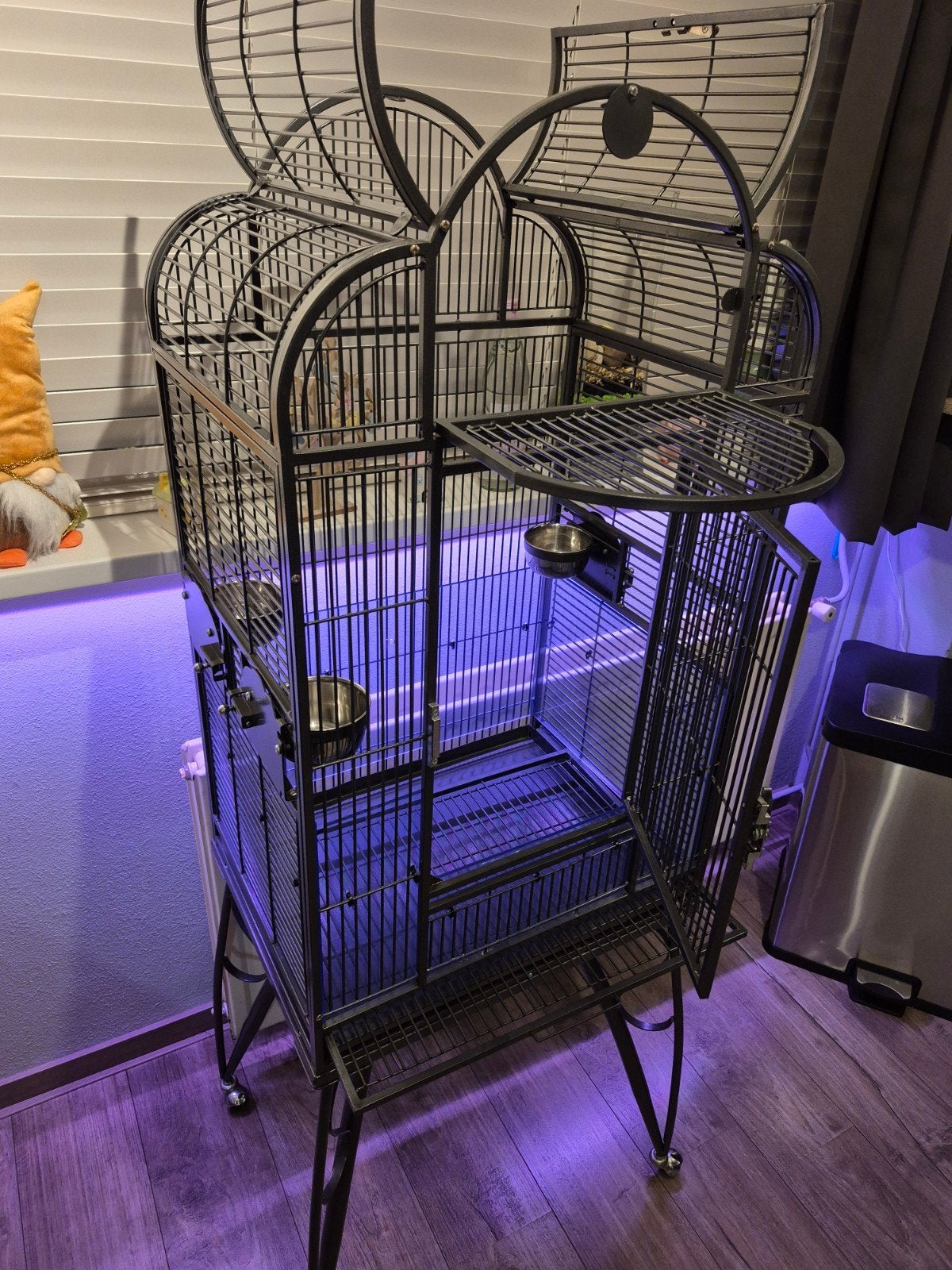 Strong Villa Gaia vogelkooi compleet + zeer veel accessoires, Ophalen, Zo goed als nieuw, Metaal, Vogelkooi