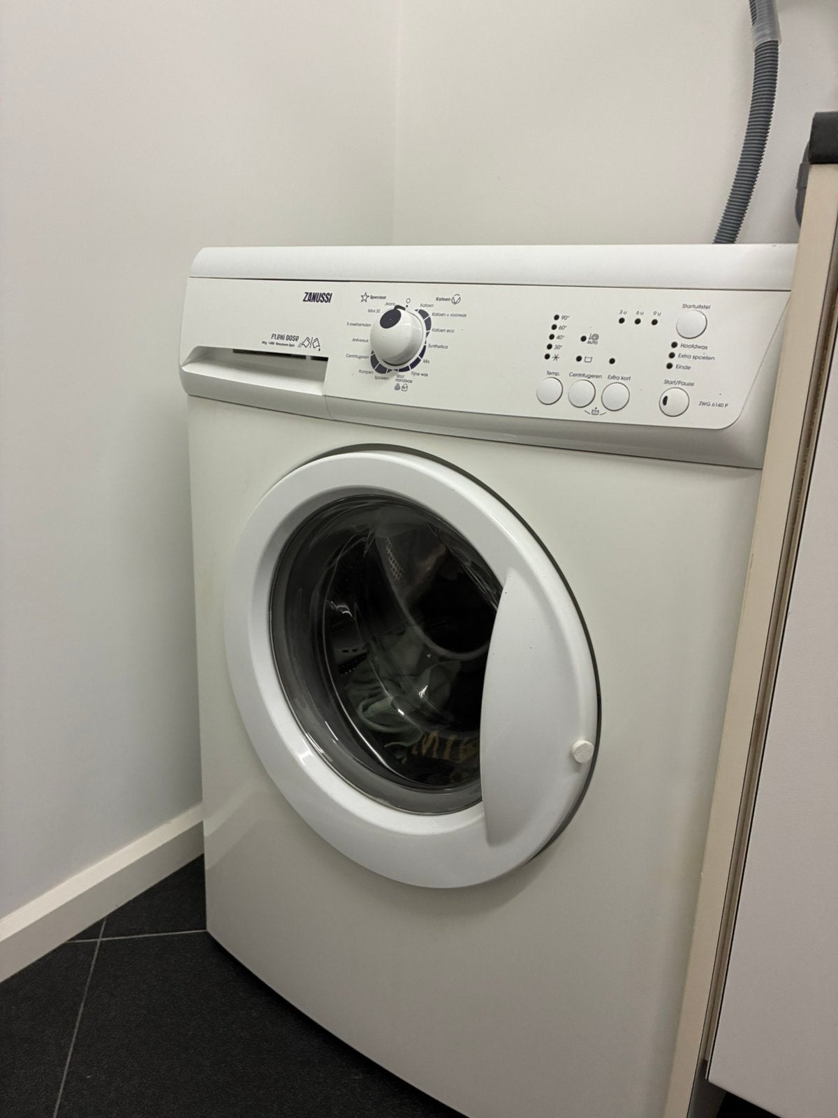 Zanussi ZWG 6140 P, Ophalen, Zo goed als nieuw, 85 tot 90 cm, 1200 tot 1600 toeren