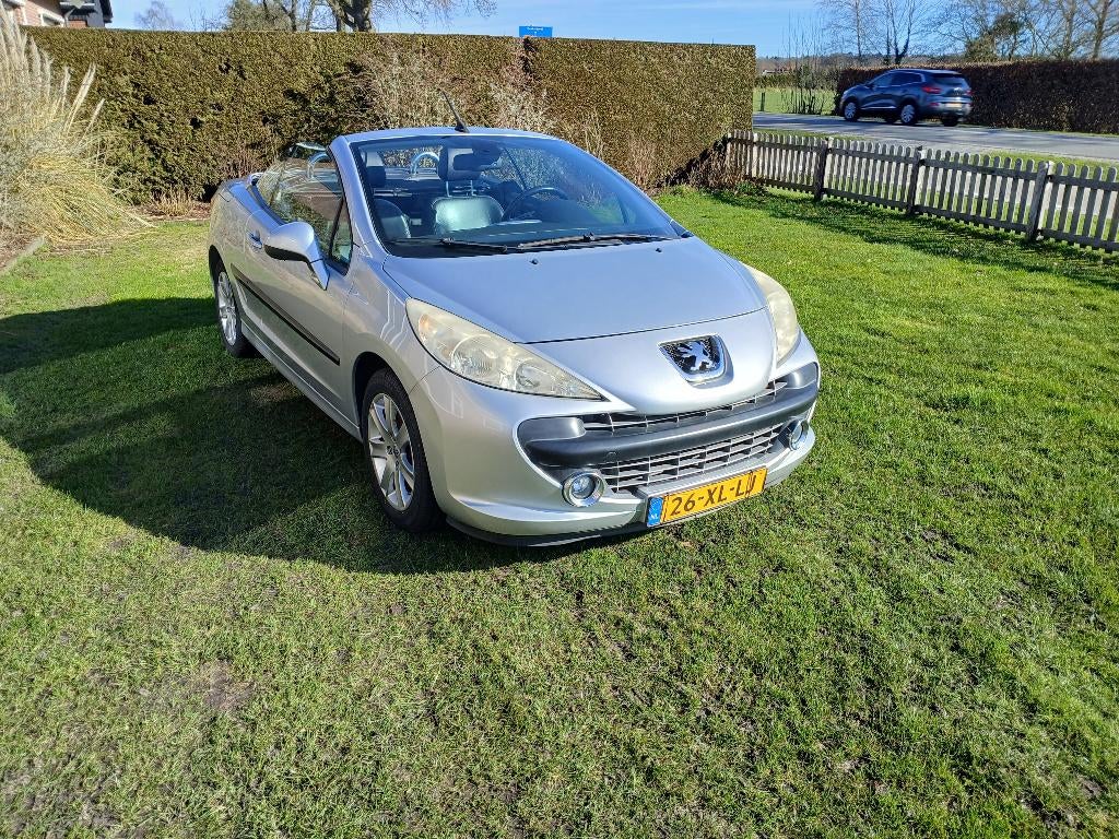 Peugeot 207 1.6 16V CC 88KW 2007 Grijs, Auto's, Peugeot, Voorwielaandrijving, 15 km/l, 4 cilinders, Cabriolet