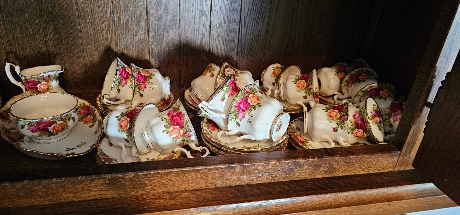 TE KOOP MOOI ROYAL ALBERT SERVICE OLD COUNTRY ROSES, Antiek en Kunst, Antiek | Servies compleet, Ophalen
