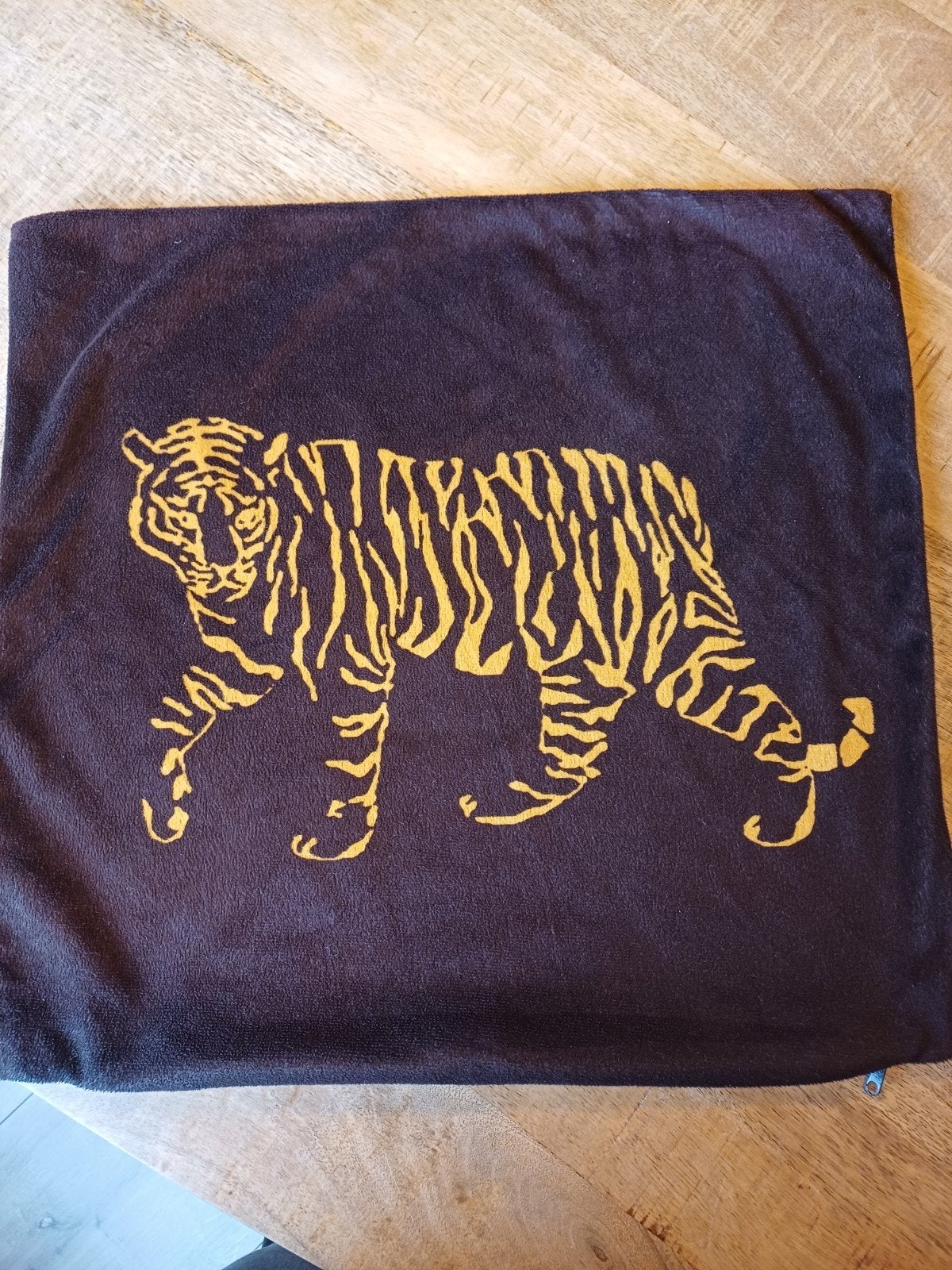 Velvet Kussenhoes met Panterprint 40x40cm, Huis en Inrichting, Bruin, Kussenhoes, Ophalen of Verzenden, Zo goed als nieuw