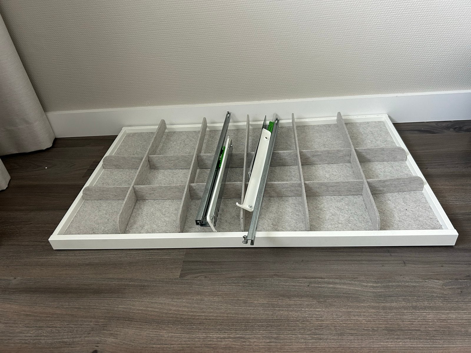 IKEA Komplement Uittrekbare plank met verdeler voor PAX, Ophalen, 50 tot 100 cm, Zo goed als nieuw, Minder dan 100 cm