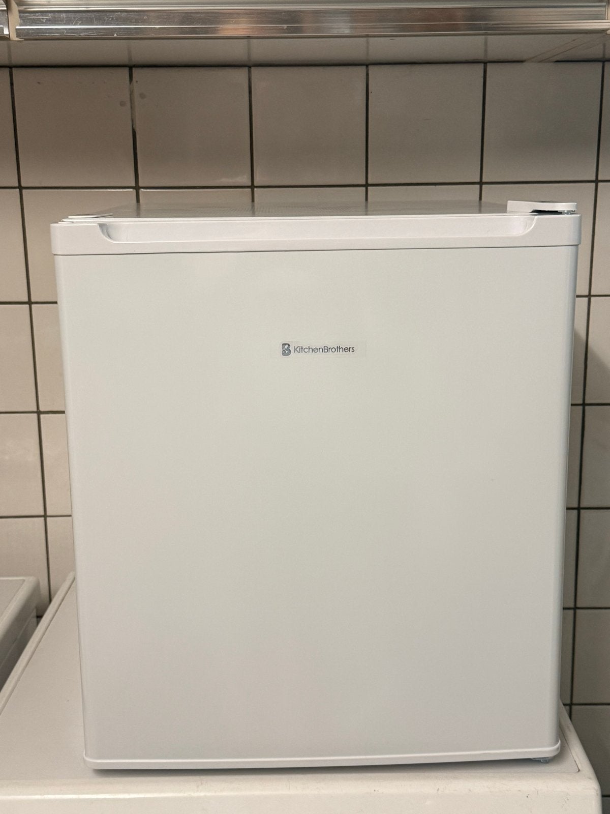 KitchenBrothers Mini Vriezer 33L - Compact & Vrijstaand, Witgoed en Apparatuur, Ophalen, Nieuw, Minder dan 75 liter, Met vriesvak