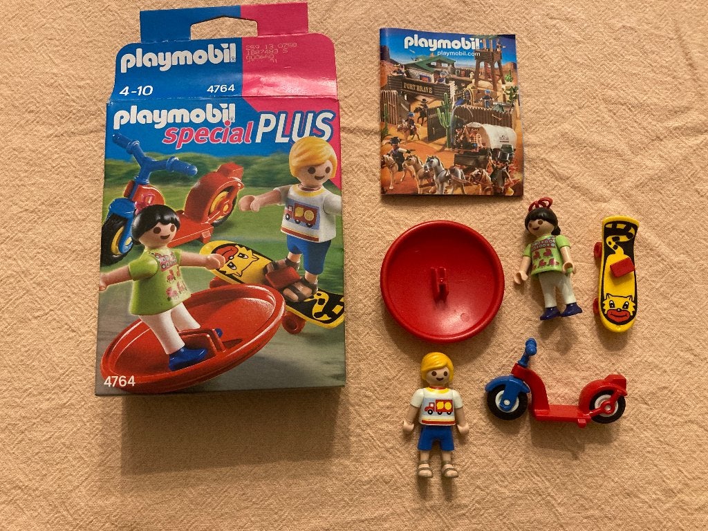 Playmobil special plus 4764 spelend kinderen step scateboard, Complete set, Ophalen of Verzenden, Zo goed als nieuw, City life