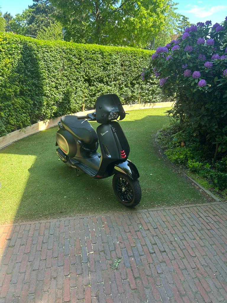 Vespa sprint 2021 mat zwart., Ophalen, Zo goed als nieuw, Benzine