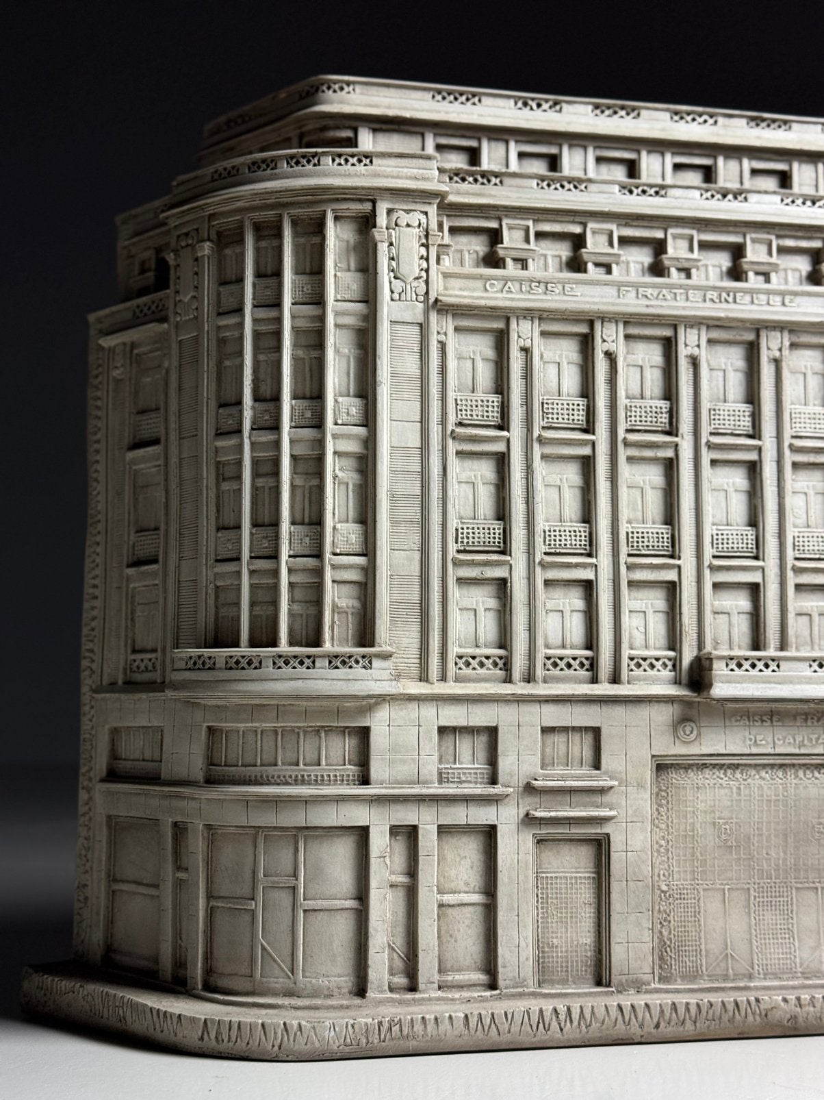 Schaalmodel Caisse Fraternelle de capitalisation, Ophalen