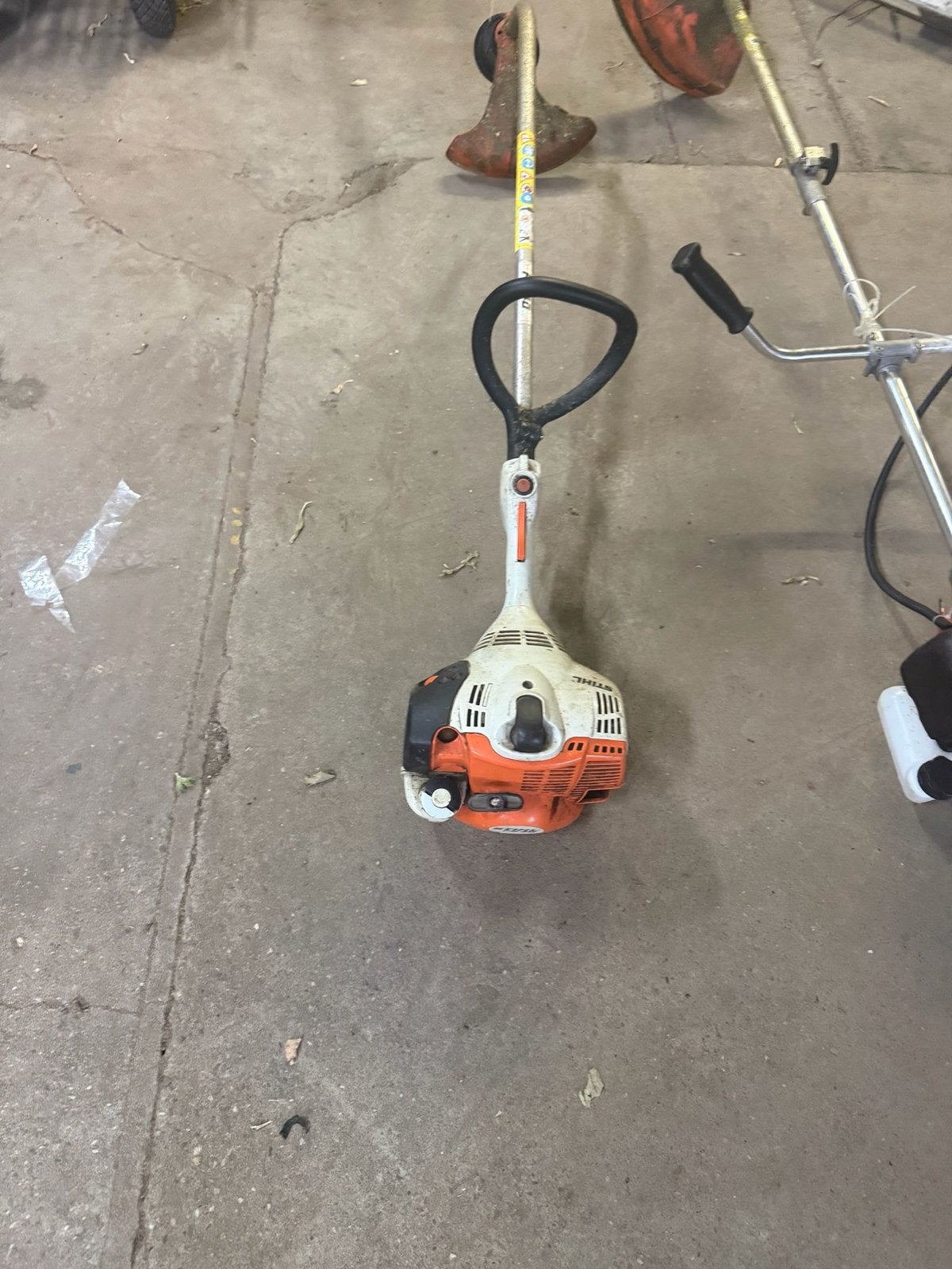 Stihl bosmaaier - Krachtige trimmer voor tuinonderhoud, Ophalen, Gebruikt, 30 tot 50 cm, Benzine