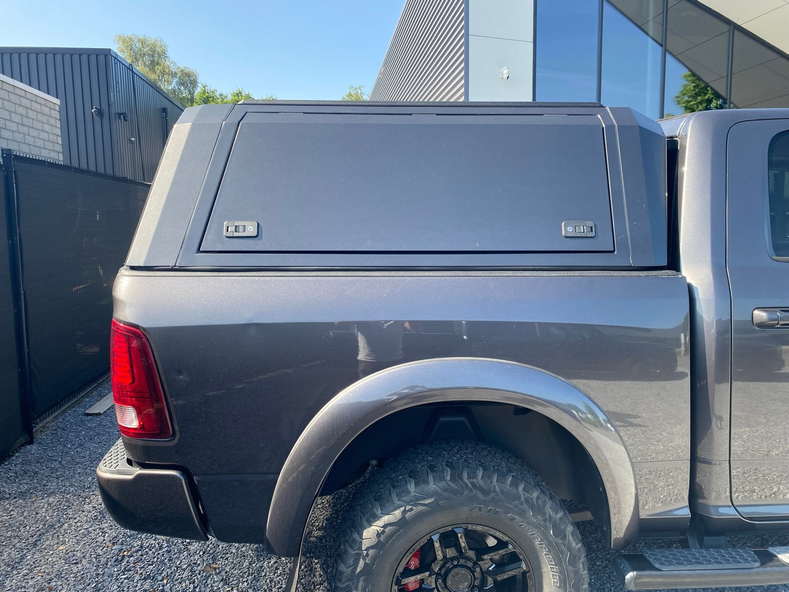 RSI SmartCap Hardtop Dodge Ram 1500 5.7ft Granite Crystal, Ophalen, Gebruikt, Dodge