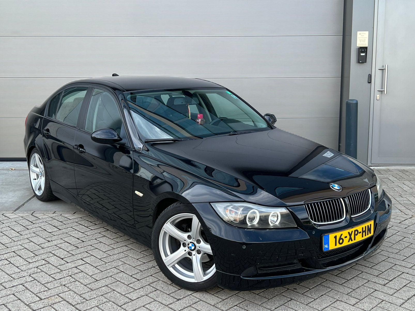 Zwarte BMW 3-Serie 318i E90 Sedan Benzine/NieuweAPK/LED/Navi, 4 cilinders, 129 pk, Zwart, Handgeschakeld