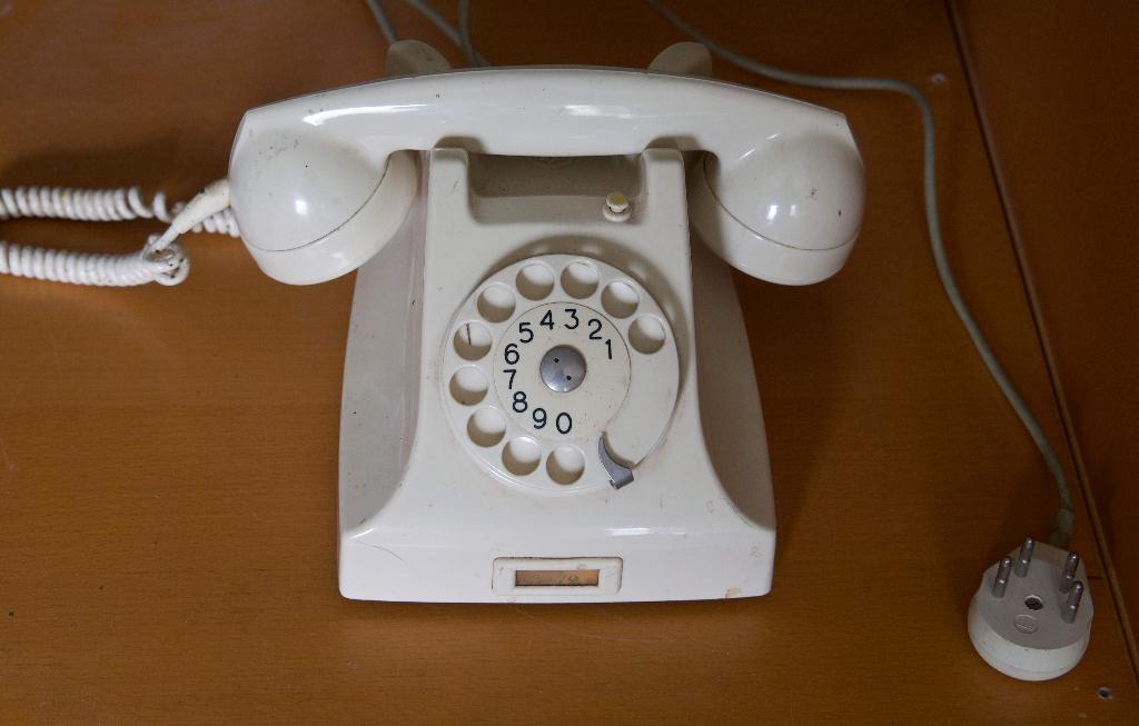 Originele oude telefoon bakeliet wit analoog, Ophalen